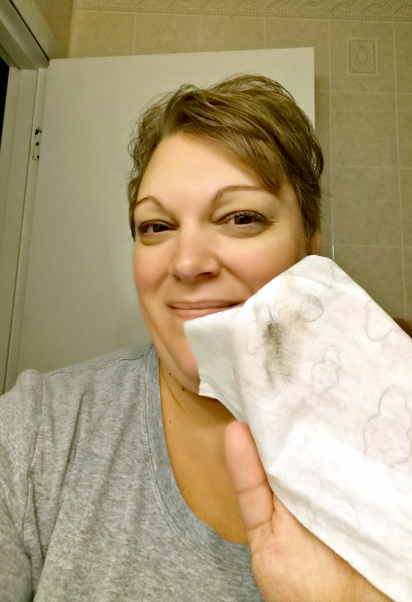 Here are 40 clever baby wipe uses everyone can benefit from