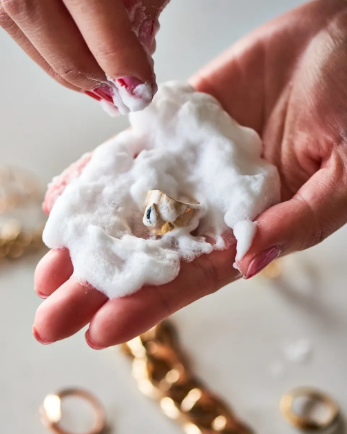 How to use shaving cream to defog your windows