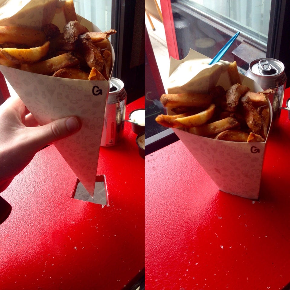 https://www.reddit.com/r/mildlyinteresting/comments/4gb51m/this_restaurant_sells_fries_in_paper_cones_and/