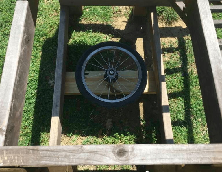 People are upcycling old bike tires into merrygorounds for their chickens