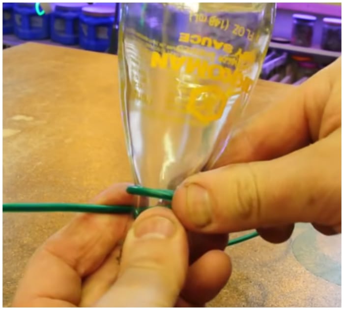 Man shows simplest way to turn empty soy sauce bottles into hummingbird