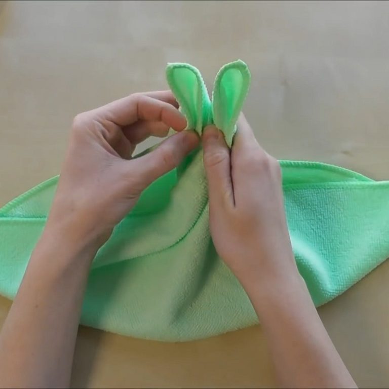 Use towels and rubber bands to make adorable little bunnies