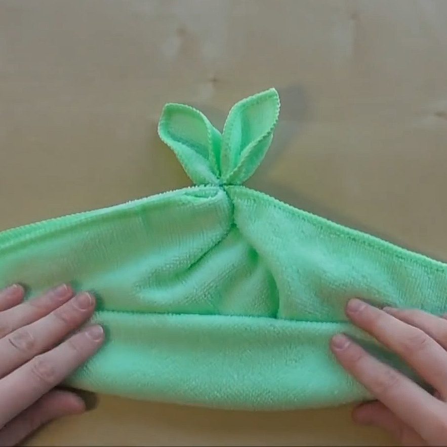 Use towels and rubber bands to make adorable little bunnies