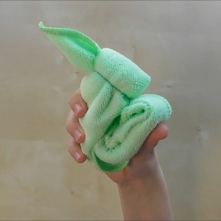 Use towels and rubber bands to make adorable little bunnies