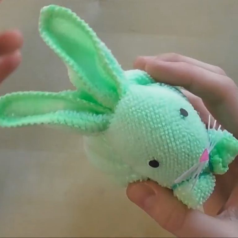 Use towels and rubber bands to make adorable little bunnies
