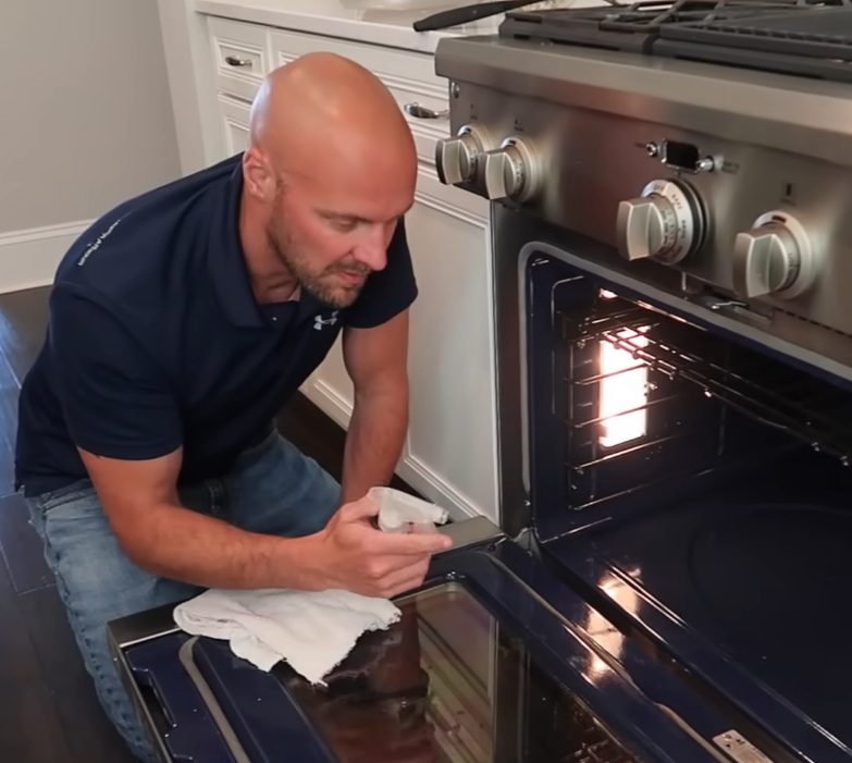 Man shows easy way to clean oven without harsh chemicals and it’s also
