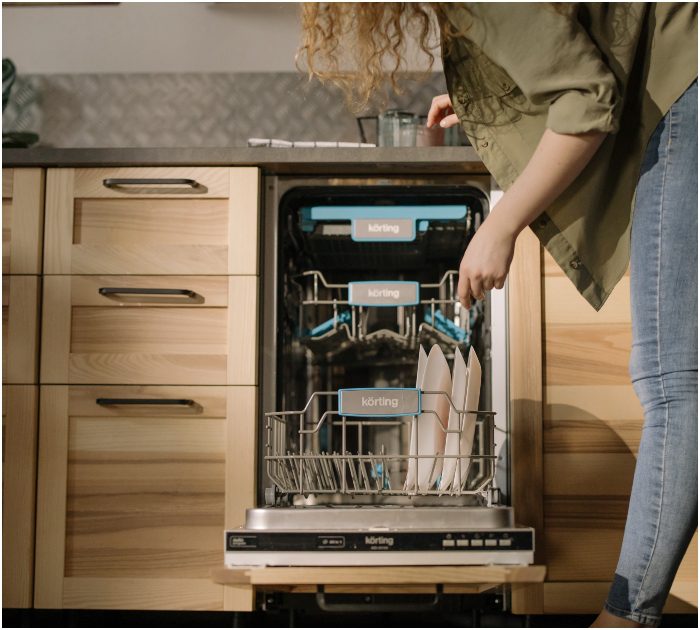 Curious guy puts camera inside dishwasher to see how it actually works