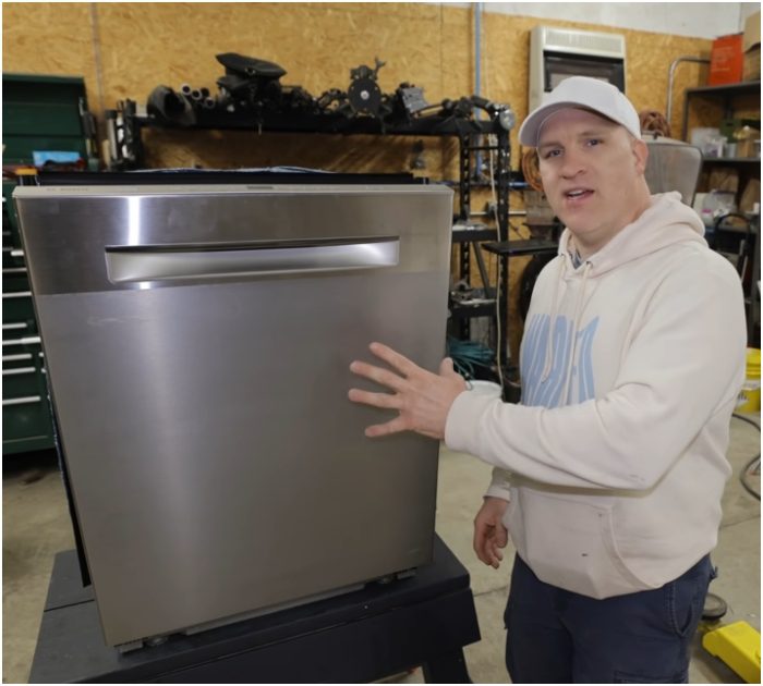 Curious guy puts camera inside dishwasher to see how it actually works