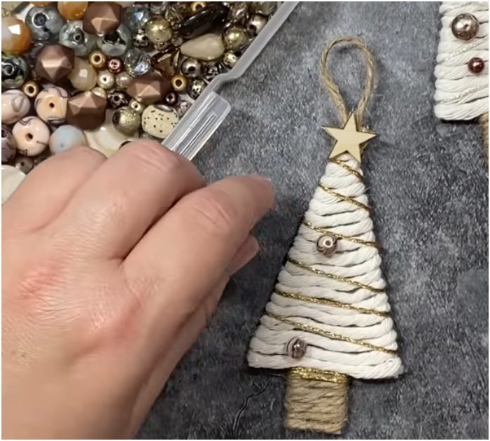 Gather yarn and twine to make these adorably rustic Christmas tree