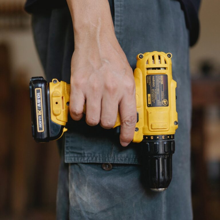 Home repairman shows how to replace bathroom fan in 5 minutes