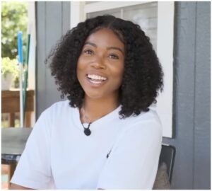 Woman turns shed into gorgeous tiny home & brings cameras inside to