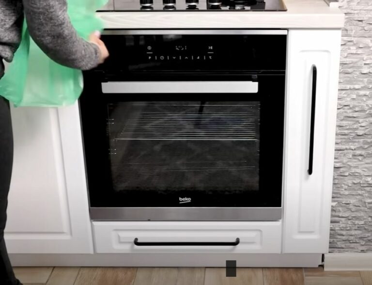 Make oven rack cleaning a breeze using just a plastic bag