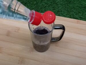 Mom mixes coke and vinegar for incredibly effective cleaning hack